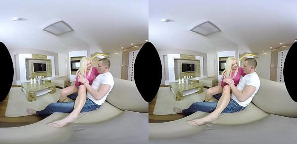  Casey Szilvia has an evening of pleasure in VR